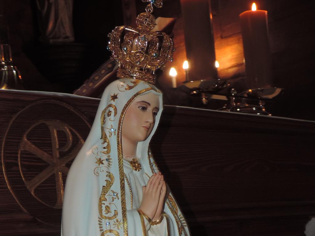 Poświęcenie figury Matki Bożej przywiezionej z Fatimy.